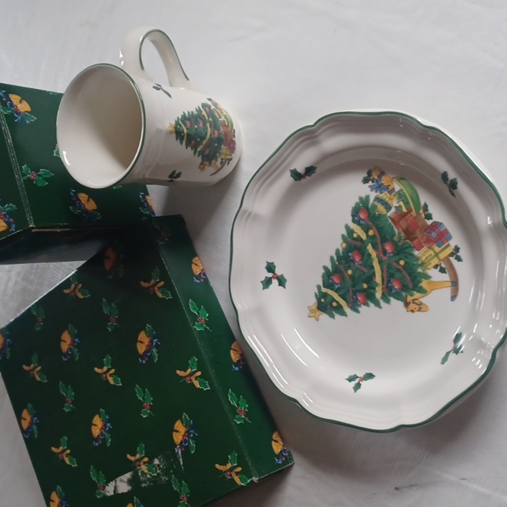 Beautiful Mikasa child's 2 PC set